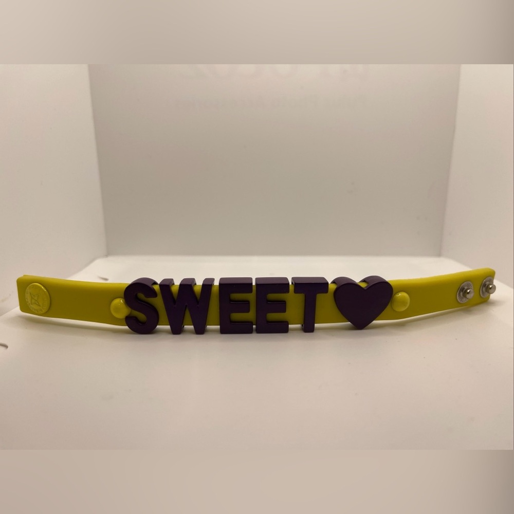 BCBG SWEET Affirmation slide letters & heart Neo. Yellow Silicone Bracelet